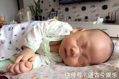 宝妈|孩子刚出生就给枕枕头,导致头型太难看,医生询问原因后无奈摇头