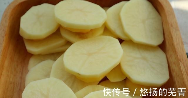 好香|入秋后,吃南瓜不如吃它,不炖不炒,团成球浇上料汁,真的好香呀!