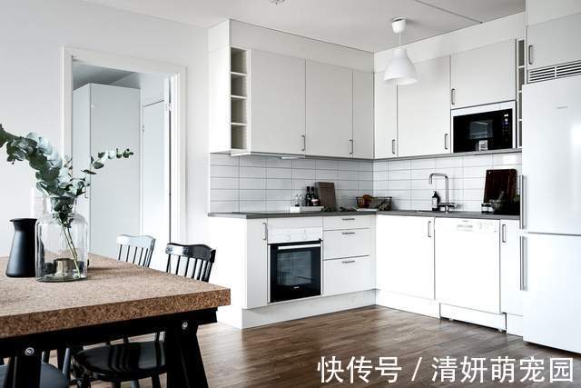 厨房|这对夫妻真有远见，厨房不装吊柜，储物空间翻倍，美观实用还不乱