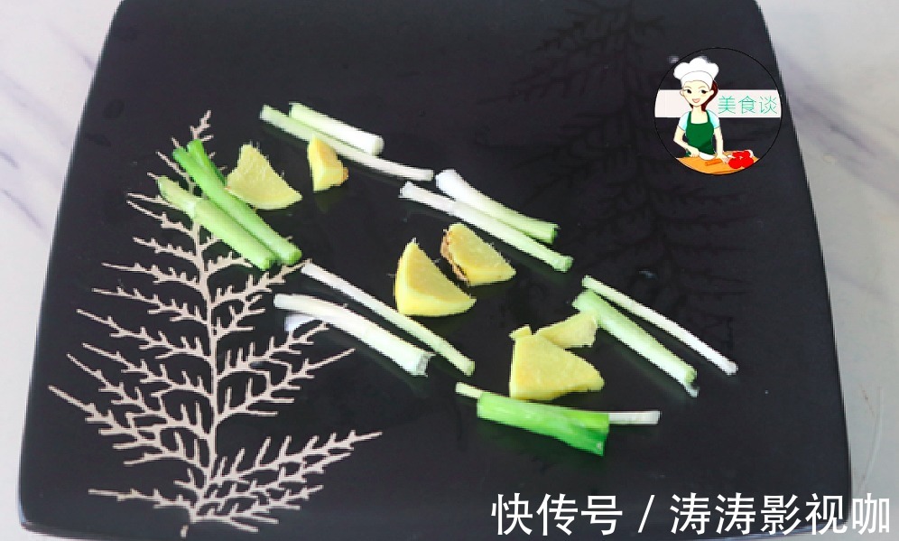 清蒸鲈鱼时,放盐和料酒都不对,牢记蒸鱼三技巧,鱼鲜嫩不腥不柴