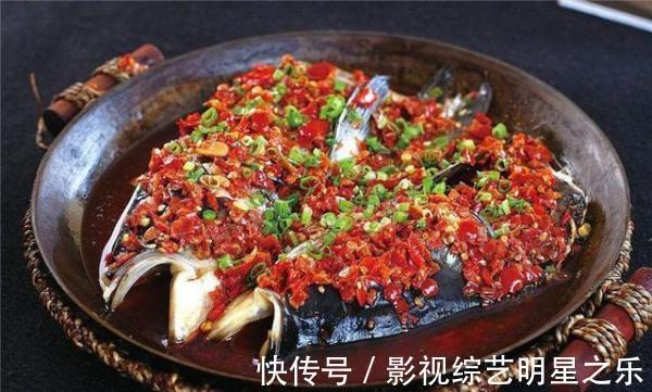 剁椒鱼头不入味?记住这一步,鱼肉鲜嫩,口感软糯