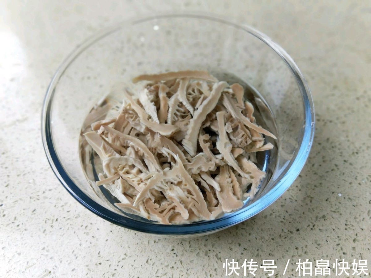 腌笃鲜|笋干简单又好吃的做法，和咸肉青椒一起炒，鲜美下饭，太好吃了