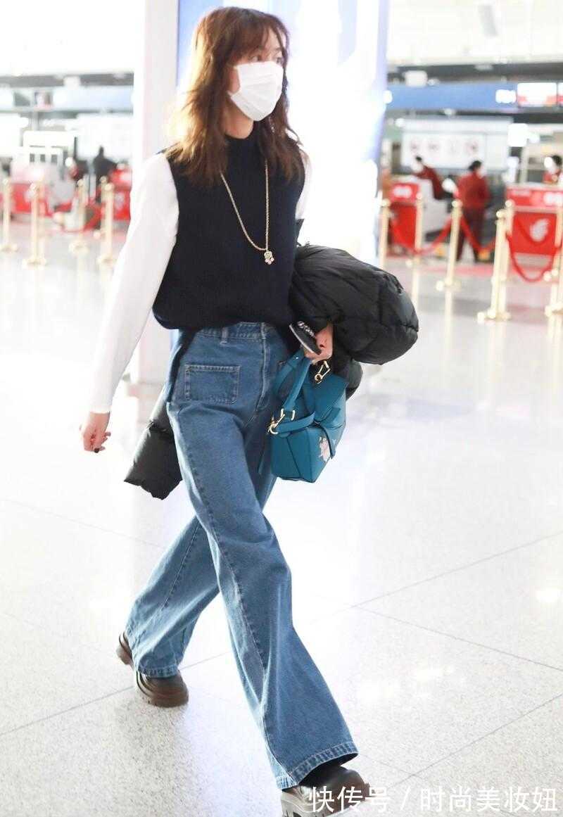 上下身|刘雯才是穿衣“天花板”,短羽绒服配直筒裤,1米2大长腿真抢镜