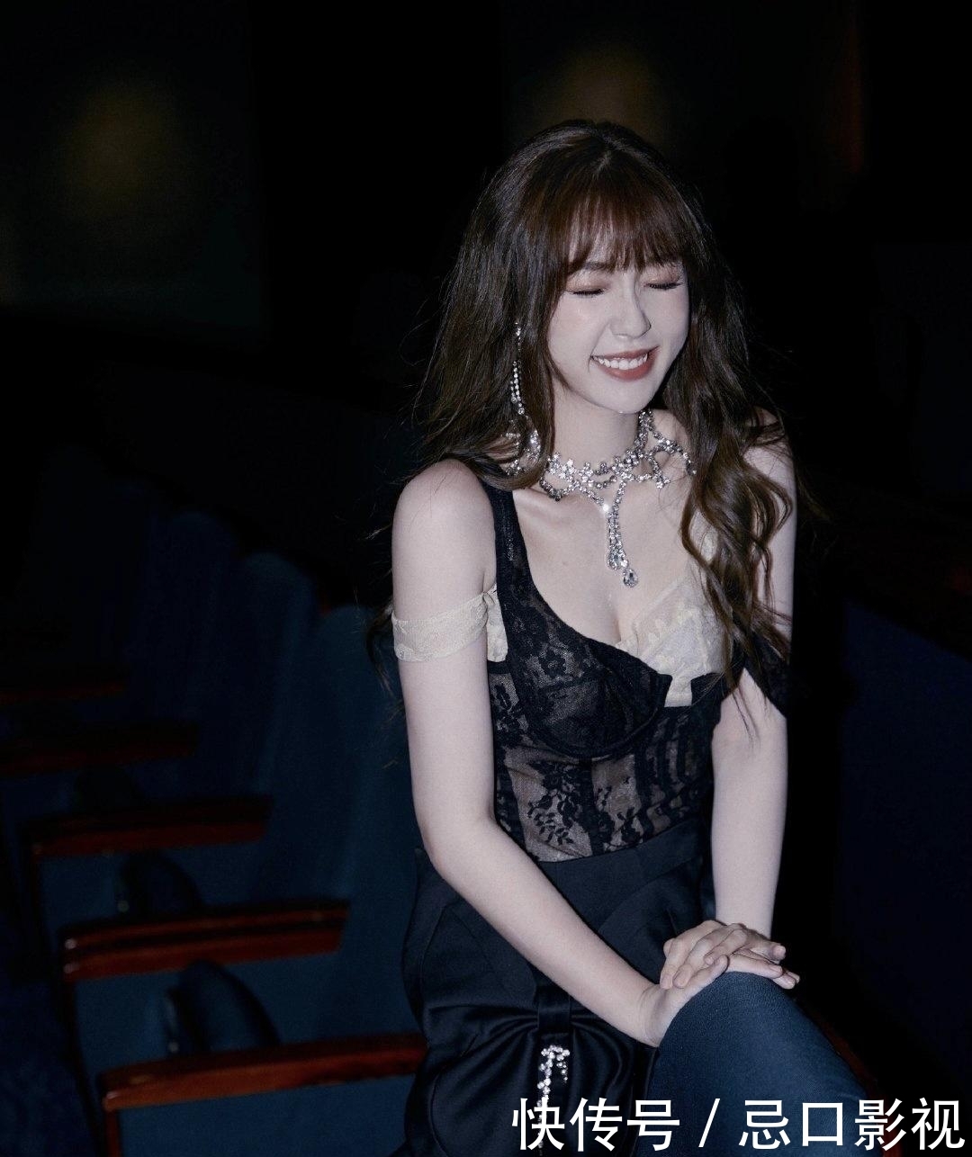 新生代最火的女艺人,除了杨超越、虞书欣以外,还有张艺凡和这两位