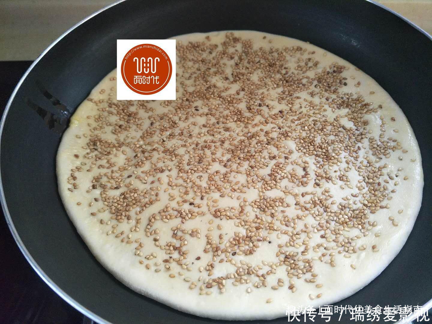 好吃|这个芝麻饼,香嫩酥脆真好吃,比面包还香,做法简单,一学就会!