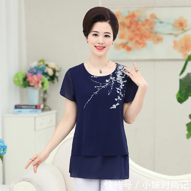 女装|一款优雅时尚的套装,清新减龄,最适合45-65岁的妈妈