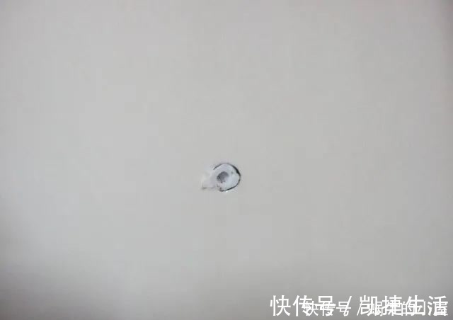 卫生间|原来卫生间瓷砖要这么钻才不会裂,怪不得我家瓷砖一钻就破裂!