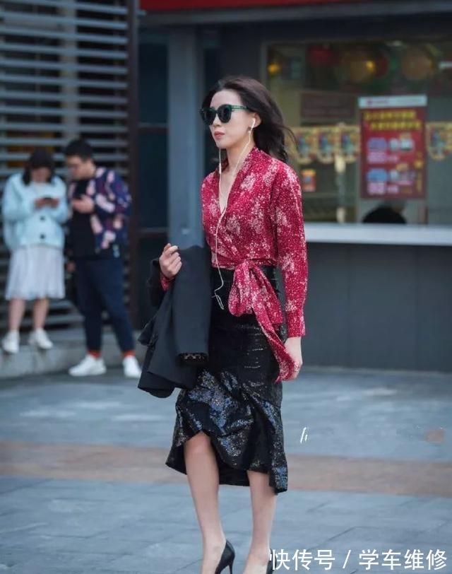 毛衣 针织毛衣开衫搭配九分牛仔裤，自信优雅，温婉大方！