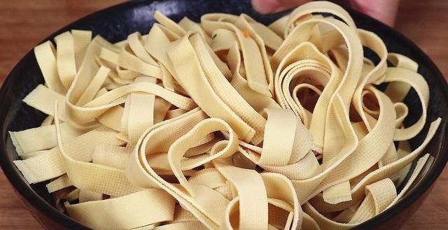 豆腐皮这样做实在太好吃了,吃一次就念念不忘,全家都爱吃