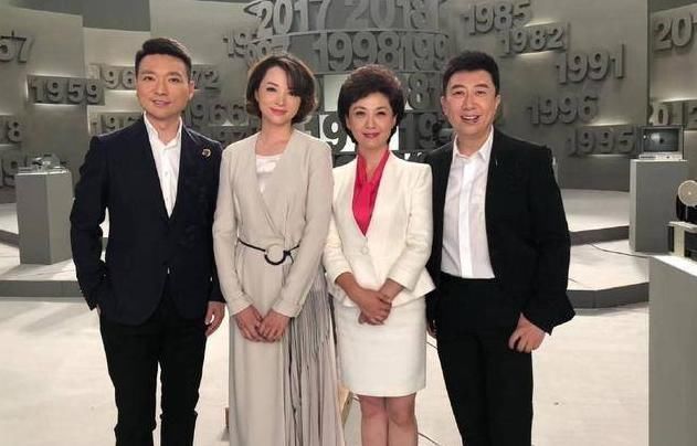 央视|央视综艺主持人发展方向出现分叉口,董卿是代表,另一代表被遗忘