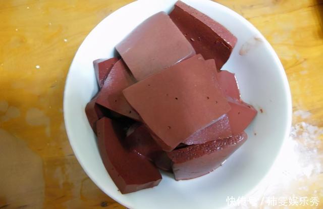 菜市场的猪血都来自哪里?记住3要点,才能挑到安全放心的猪血