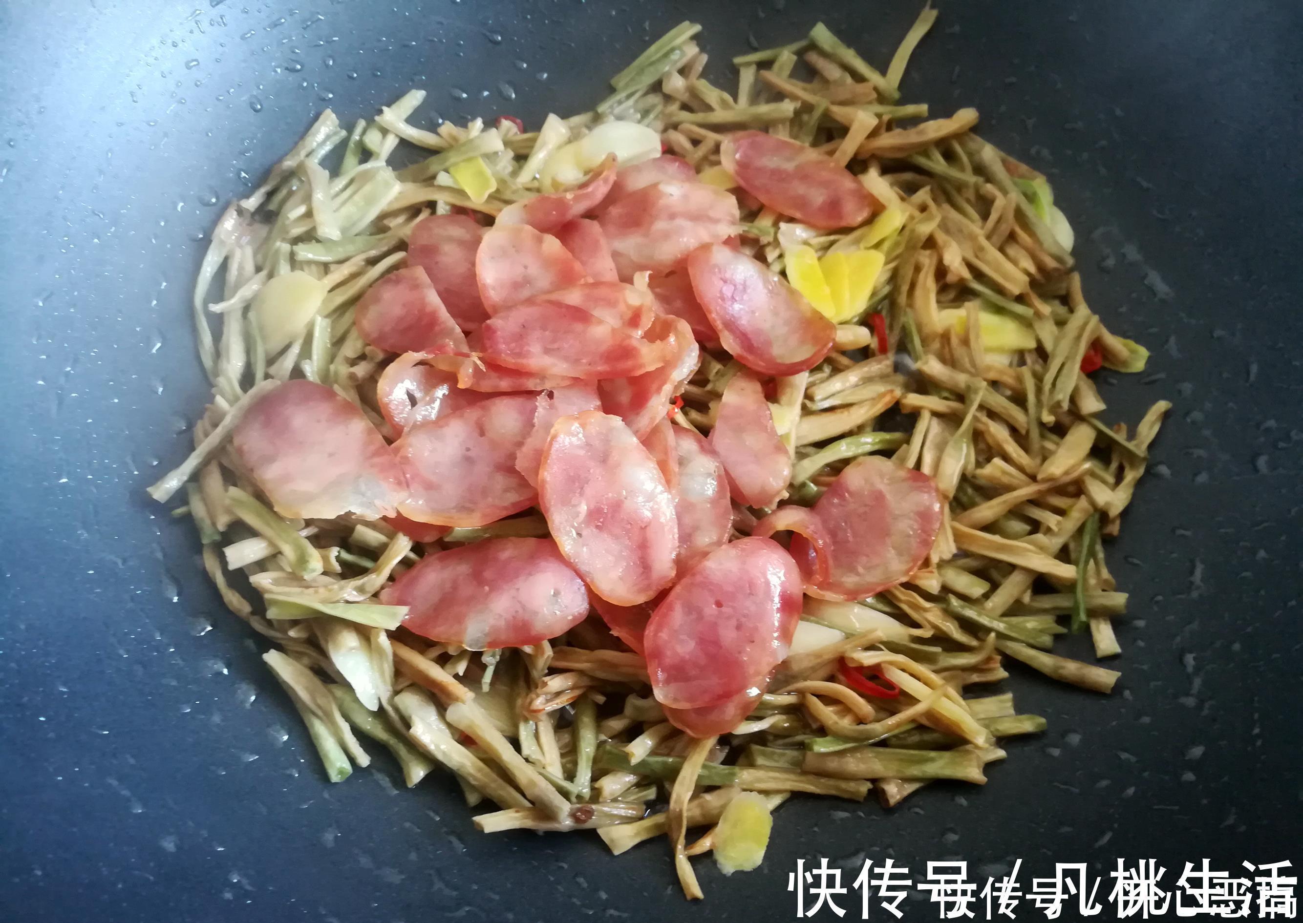 腊肠|过年回娘家，就馋妈妈做的这道菜，香润下饭，连吃三天都不腻