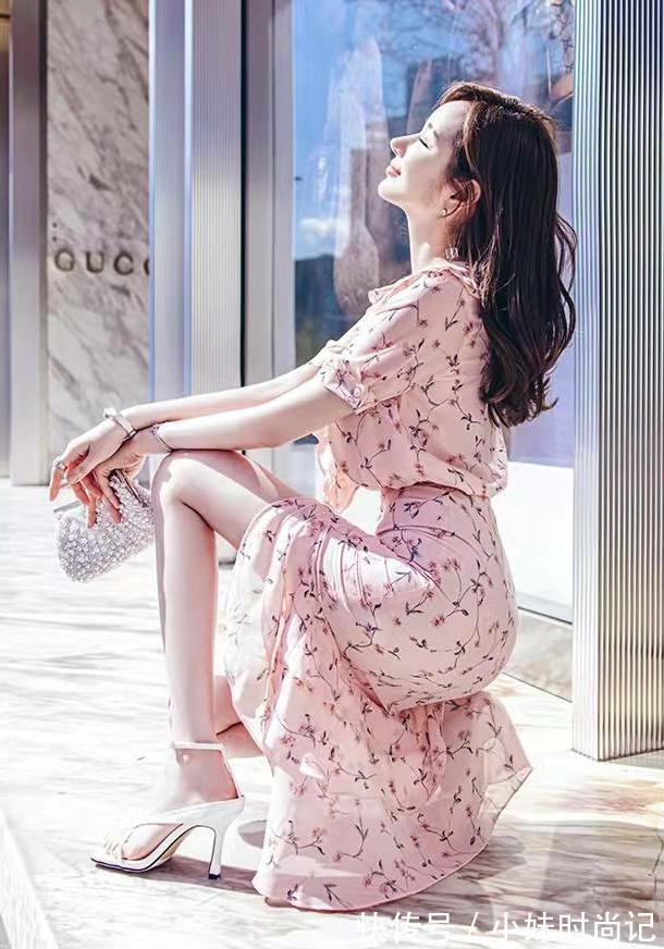 雪纺 时尚雪纺碎花套装裙,引领时尚潮流着装俏皮可爱