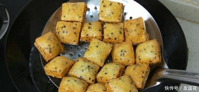 芝麻|1碗面粉,1个鸡蛋,试试这个新鲜做法,比油条还香,比麻叶还好吃