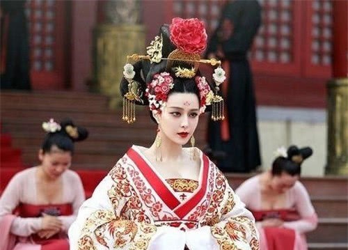 唐太宗|武则天嫁李世民12年没怀孕，为何嫁李治后连生6个？只因她的这个缺陷