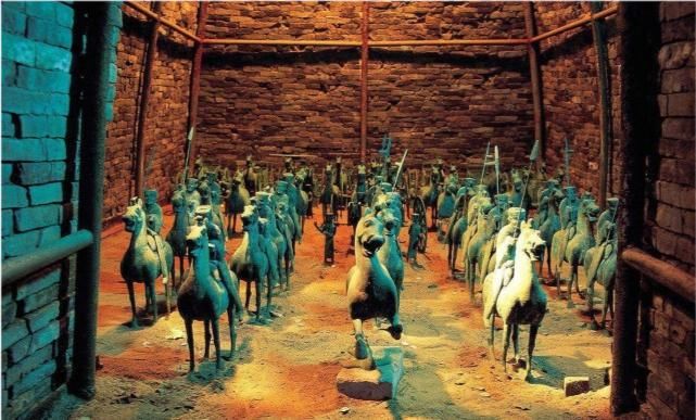  郭沫若|大墓中挖出稀世国宝，郭沫若欣喜若狂，周总理却冷冷说了9个字