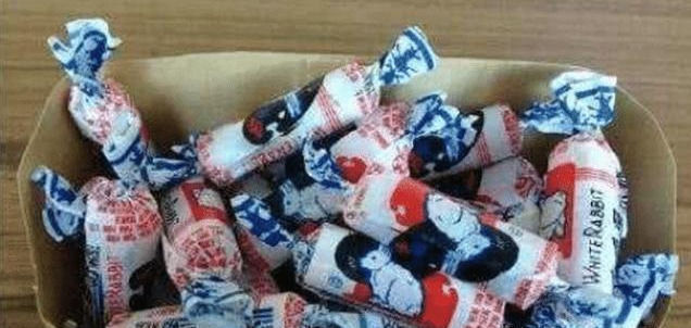 便宜|6岁小学生捡到一盒糖,回去给了家长,家长打开后一看报警