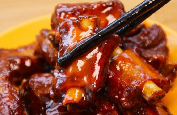做糖醋排骨，掌握好三个步骤，排骨又好看又好吃，颜色红亮味道香
