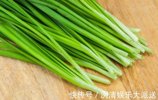 买韭菜，“白根”“红根”要分清，口感味道不一样，买错了不好吃