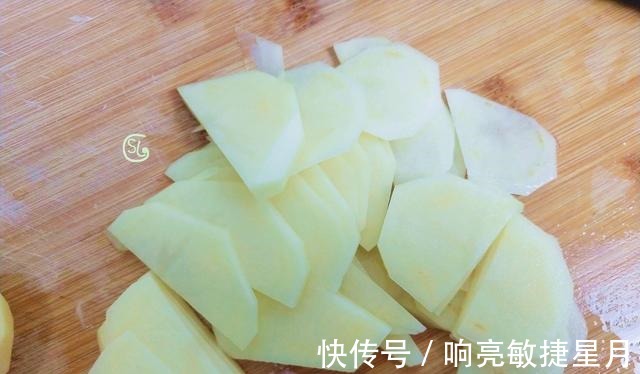 火腿土豆片|最近爱吃这道菜，简单一炒，好吃过瘾，超下饭，孩子很喜欢！
