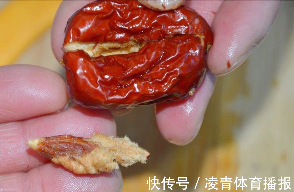 才知道,菜刀上的洞,竟隐藏了这3大功能,太实用了,赶快试一试