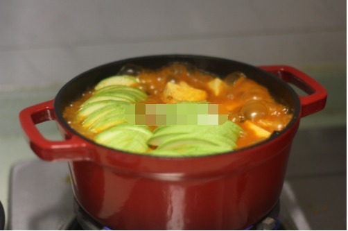 冬天|冬天吃这锅味美,比火锅简单省事,鲜美香辣,连汤汁拌饭都很好吃