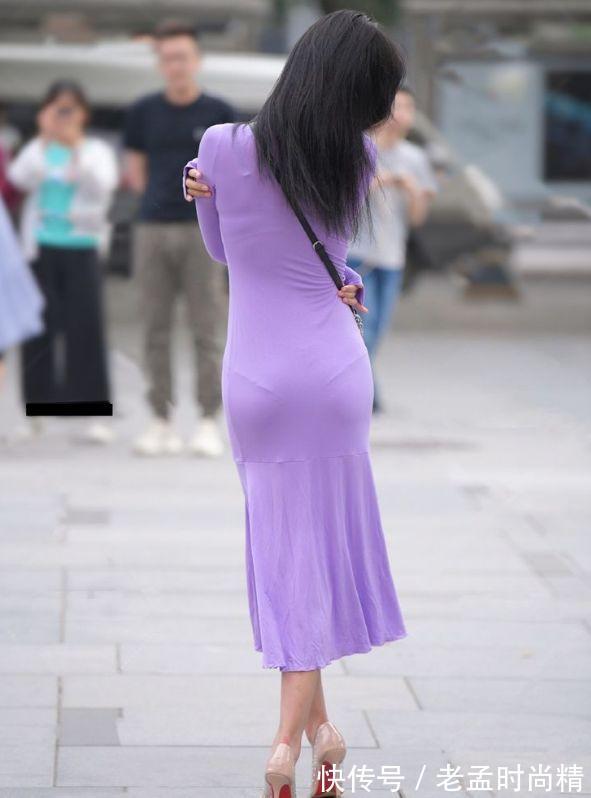 小姐姐|清新养眼的性感小姐姐, 街头一袭清新“薰衣草紫”, 好身材藏不住