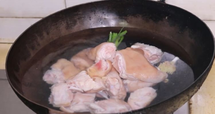 浓香|这才是花生焖猪蹄的正确做法，浓香软糯，咸鲜爽滑，一起来学习吧