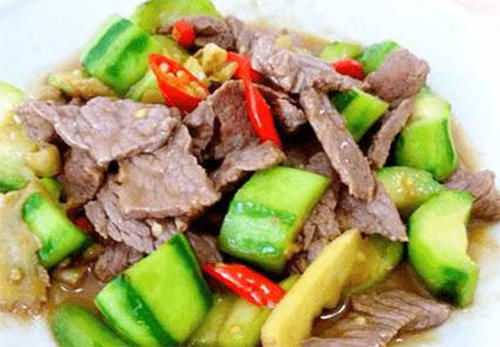 丝瓜炒牛肉|每到开学季孩子都想穿裙子，脂肪太多减肥吃的瘦身菜，轻松减10斤