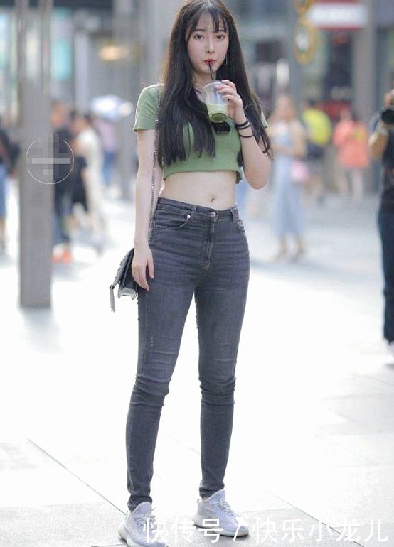 时髦|简约到极致的牛仔裤,身材完美,人群中脱颖而出!