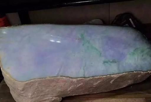 翡翠|117公斤巨型原石,足足切出28片春带彩翡翠,放眼望去