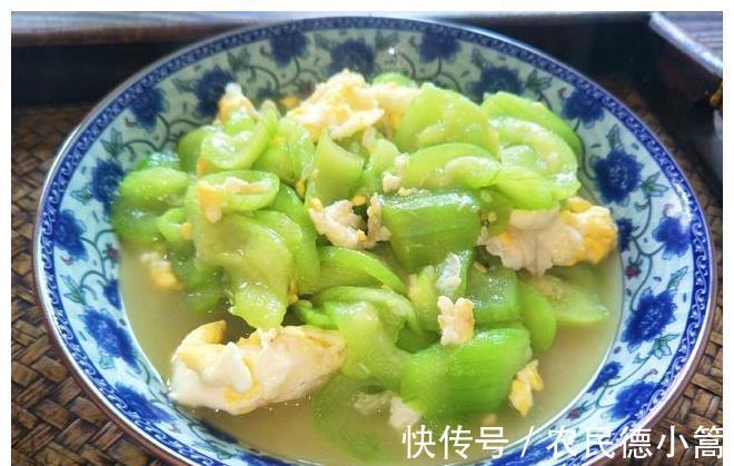丝瓜|炒丝瓜，别只知道干炒，多加1步，丝瓜嫩绿不发黑
