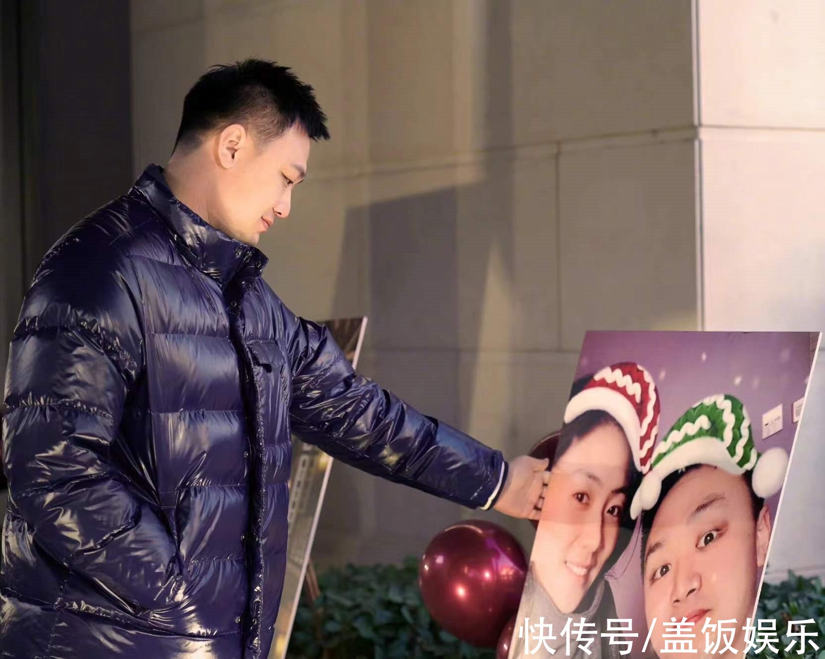 王睁茗|恭喜！又一世界冠军求婚成功，单膝下跪送鸽子蛋，相恋5年终圆梦