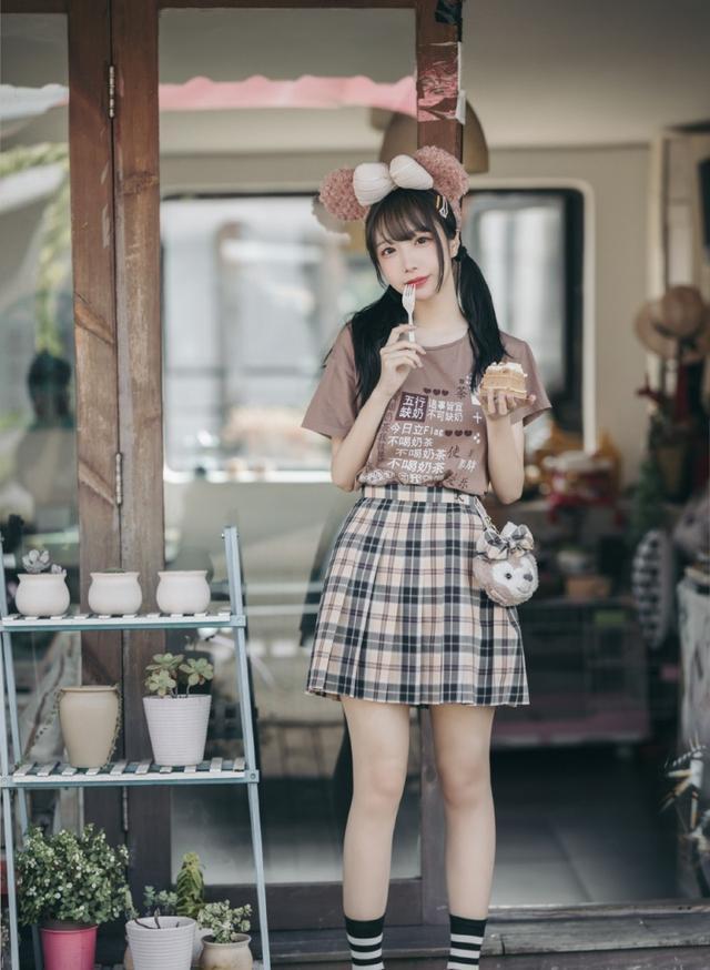 美腿|美女萝莉:修长美腿,迷人写真