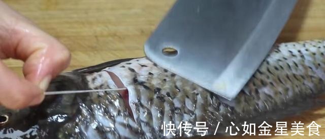草鱼不要红烧了,教你最过瘾的吃法,营养又解馋,出锅汤汁都不剩!