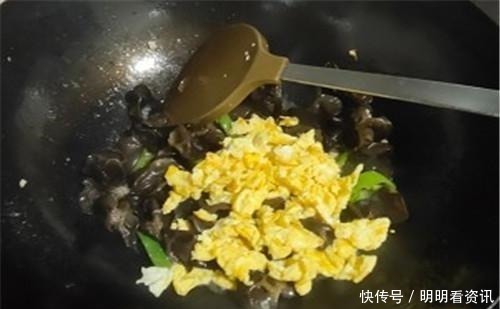 眼睛|鸡蛋跟“它”一起炒,头发黑了,眼睛有神了,睡眠也好了,有营养