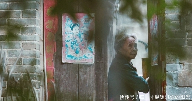 毕竟|"废物式养老"悄然兴起,正在毁掉老年人生活,年轻儿女不以为然