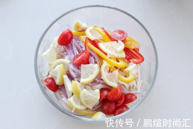 辛墨墨|鸡胸肉拌着吃，爽口开胃清香无比，高蛋白低脂肪减肥期也毫无负担