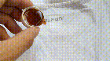 衣服|倒咖啡倒酱油测试白T恤，真的不会脏