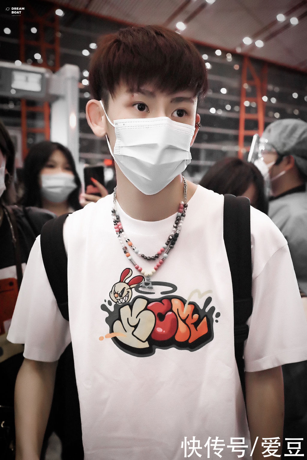 幼儿园|210708 小鬼昨晚启程前往南方录制综艺节目 是小朋友背着书包去上幼儿园吧？