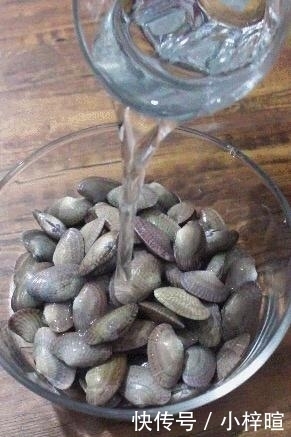 这海鲜5块钱1斤,和鸡蛋一起蒸,好吃又好做,营养还健脑!