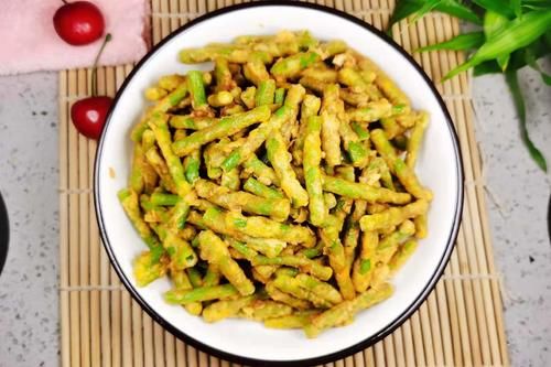 营养|伏天，最该吃的除了茄子还有它，蒸好浇上料，营养补钙促消化