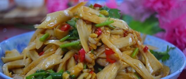  扫光|杏鲍菇别炒着吃，教你新吃法，不炒不炖不做汤，上桌就扫光，香