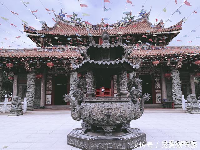 寺庙|和尚不念经道士刷抖音,功德箱改扫码支付,当今怪异的寺庙道观