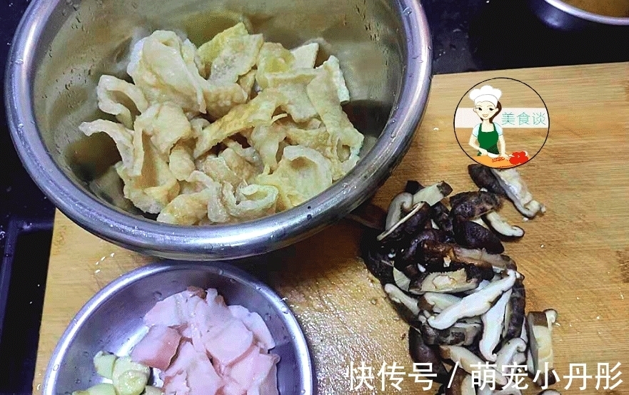 猪皮|天冷,这菜常被人扔掉,简单一煮比肉香,一次做好放冰箱,特省事
