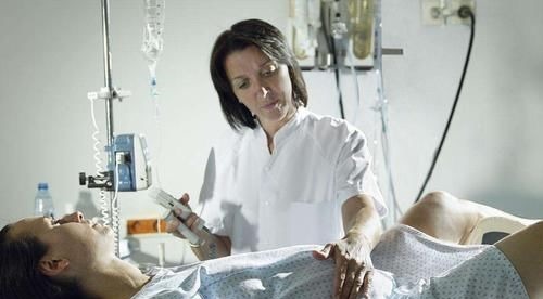 宝宝|超预产期5周,准妈还在家“待产养胎”,取出孩子后医生无奈摇头