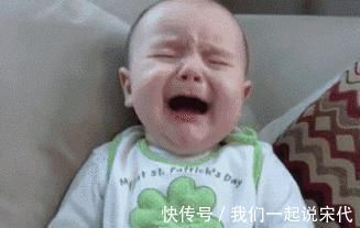 羊水|为什么宝宝喜欢抱着到处走,停下来就大哭?背后原因竟这么暖心