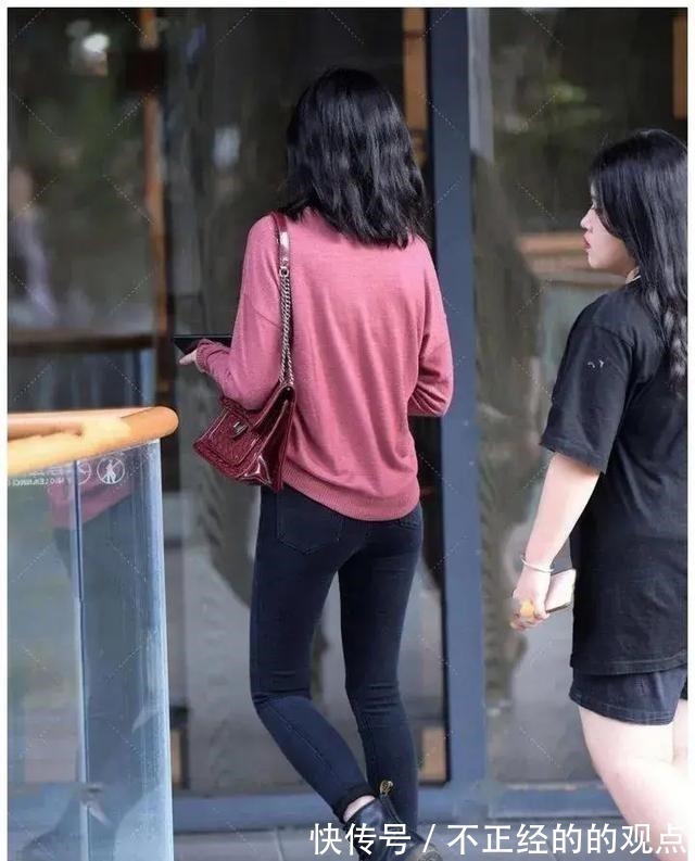 穿搭 一高一矮,一胖一瘦,穿搭风格不同,这对闺蜜给人感觉不一般!