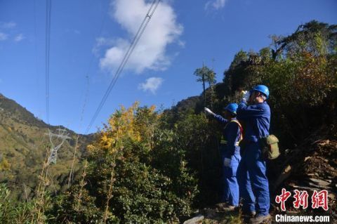  生活物资|四川大凉山“马背上的电力运维员”：无人区穿越7天走出大山