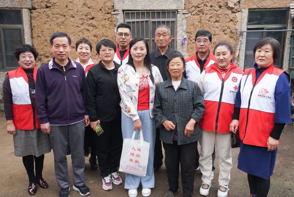 红十字会|济南市红十字会开展“重阳菊香”敬老爱老助老活动